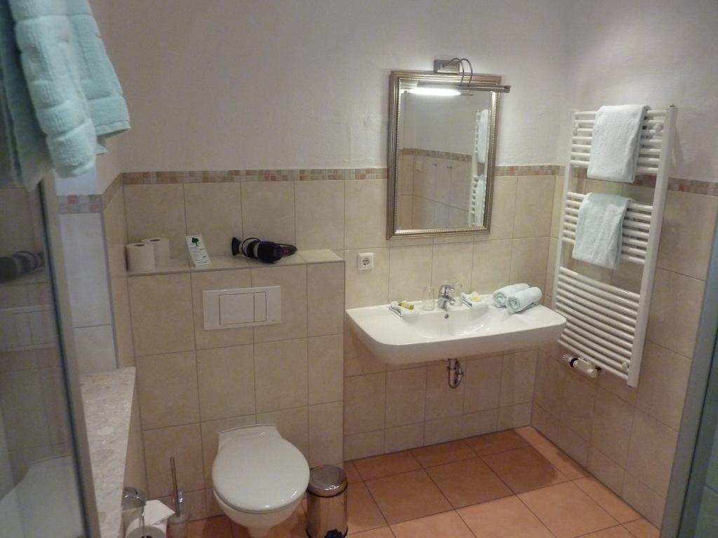 Hotel Zum Schlangenkönig Burg  Zimmer foto
